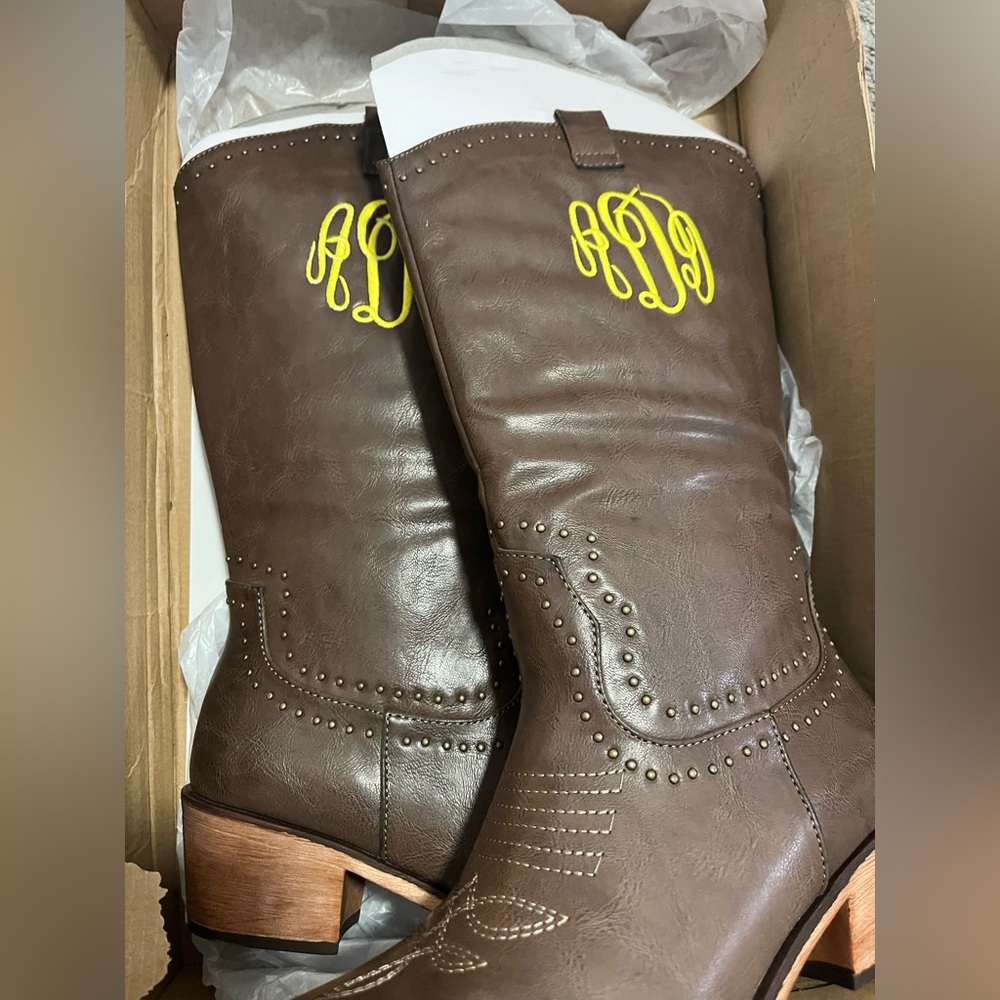 Cowboy boots size 9